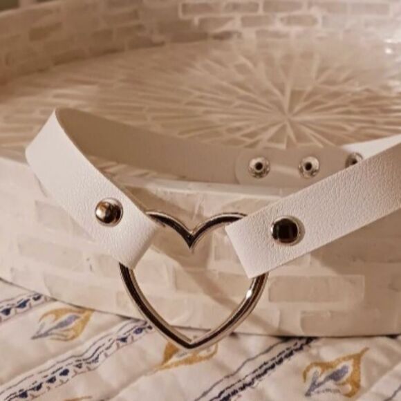 White Heart Shaped Choker Necklace, Silver Heart Pendant Choker - Picture 6 of 10